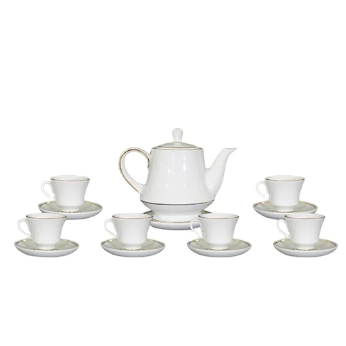 Ảnh bộ nền trắng: Dáng thuôn cao, chén mở miệng, viền màu vàng