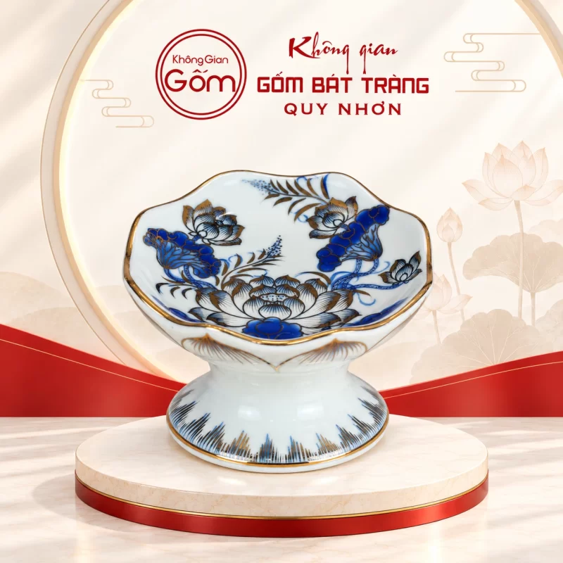 Chân nến thờ men lam vẽ vàng hoa sen