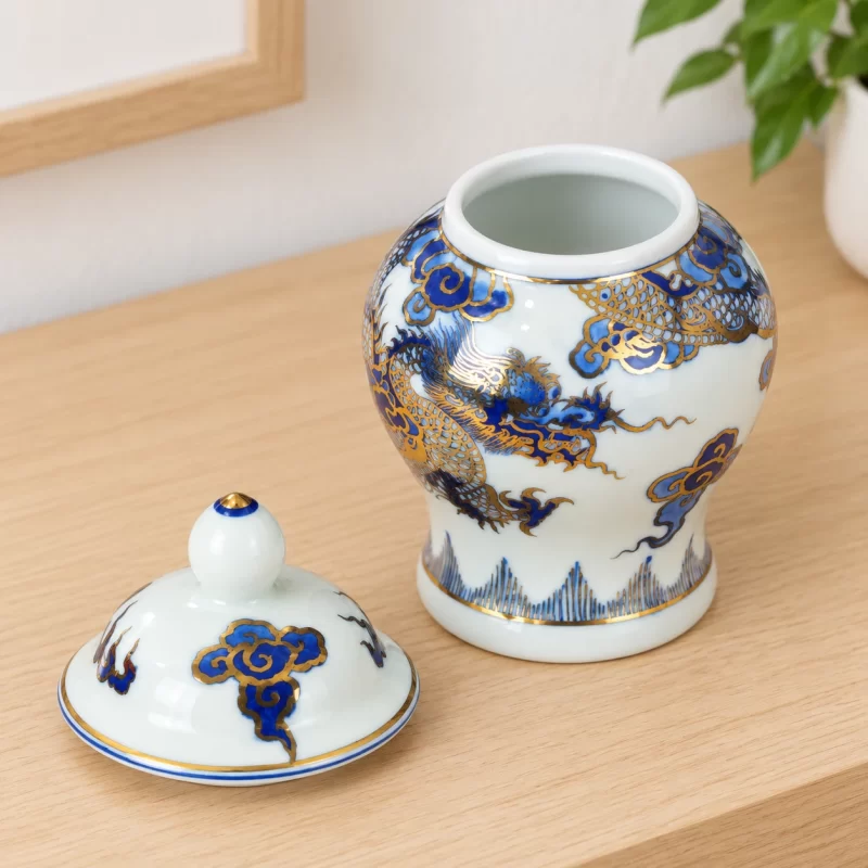 Phối cảnh minh họa: chóe mở nắp, lòng để trống và nắp đặt cạnh thân.