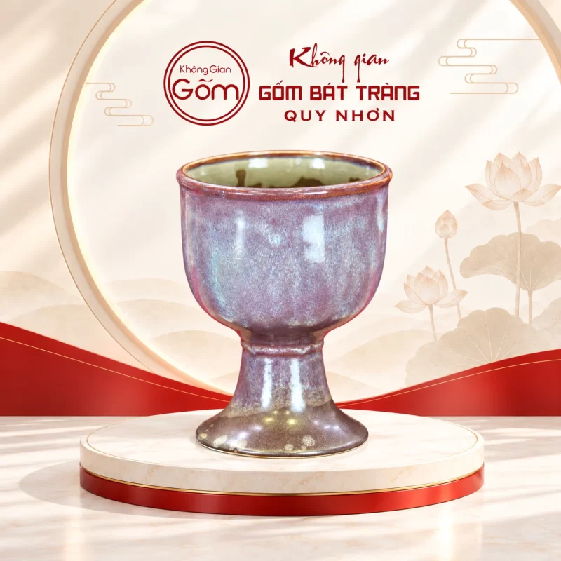 Lọ hoa tím dáng cúp chân cao