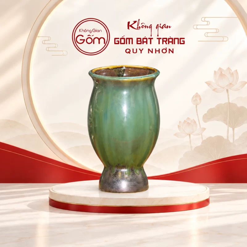 Lọ hoa xanh dáng bầu chân đế