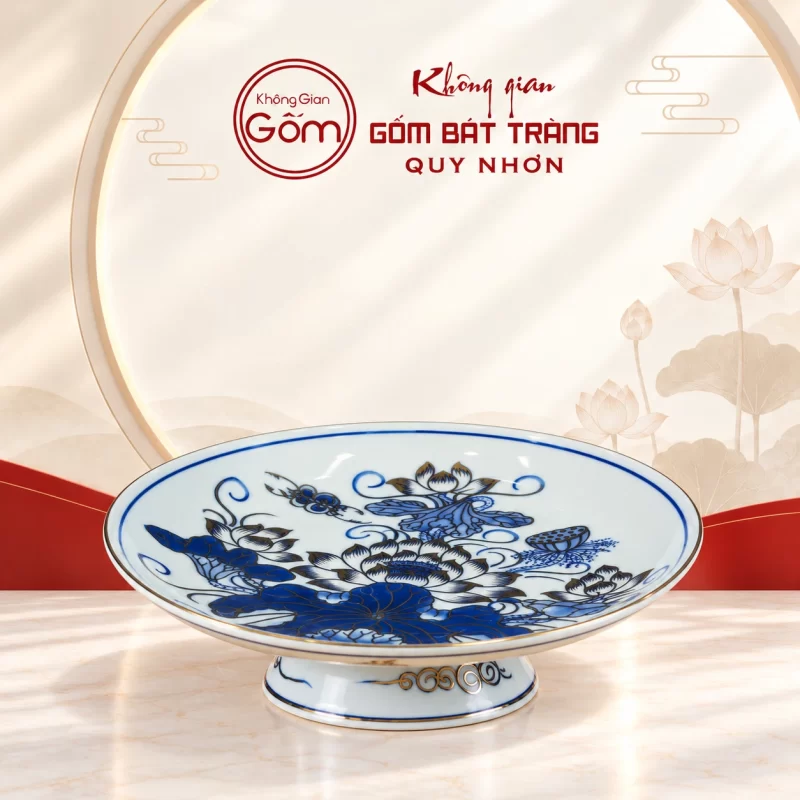 Mâm bồng men lam vẽ vàng họa tiết sen