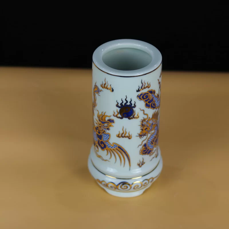 góc nhìn miệng tròn mở của ống hương rồng.