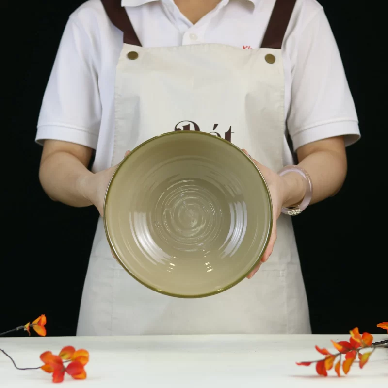 lòng tô tròn chuồn trúc khi chưa bày món.